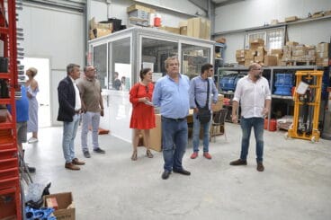 Henarejos explicando el funcionamiento de la desaladora