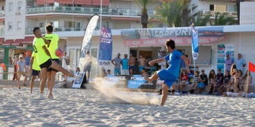 Momento de la final del II Torneo CSBas de Fútbol Playa