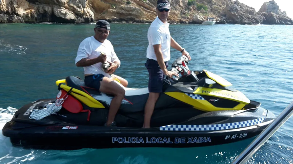 Policía Local rescata a un cormorán