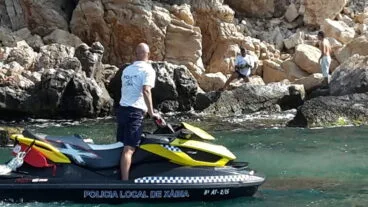 Rescatan a un cormorán en el Tangó