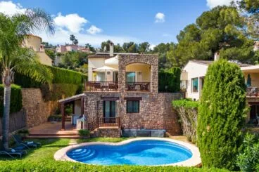 Una vivienda moderna y rústica como es Golf Villa