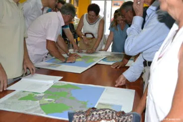 Vecinos analizan el Plan General en la sede del PP