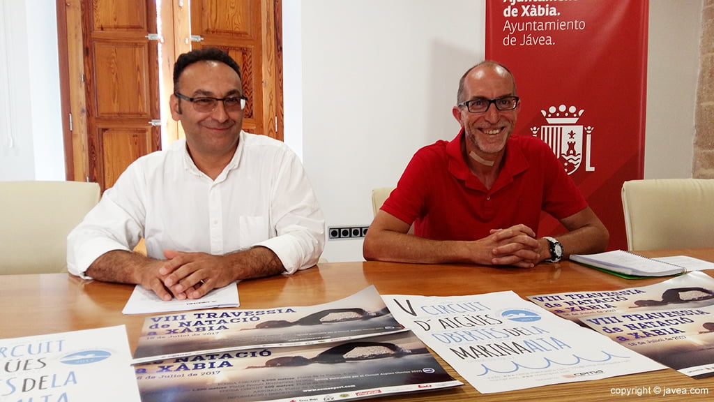 Vicent Colomer y Paco Castaño presentado la Travesía a nado a Xàbia