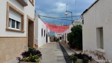 Adornan las calles de Duanes de la Mar