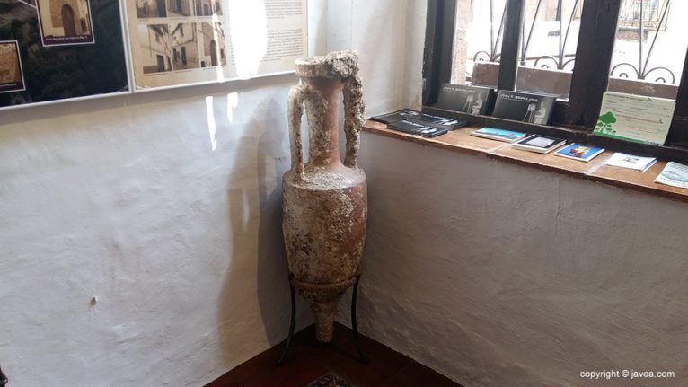 Amphora von der Familie Alvarez Ossorio gespendet
