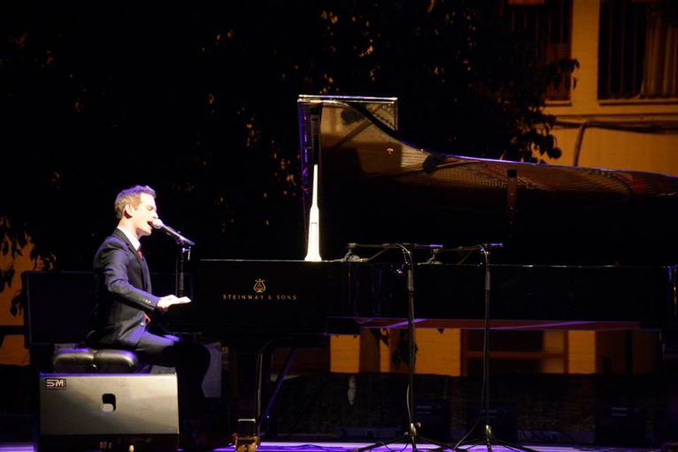 Anthony Strong con el piano en el cierre de Xàbia Jazz