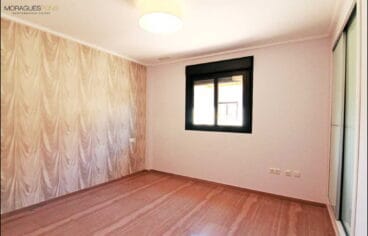 Dormitorio amplio MORAGUESPONS Mediterranean Houses