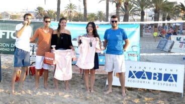 Dos jugadoras agraciadas con camisetas