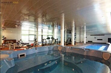 Jacuzzi MORAGUESPONS Mediterranean Houses