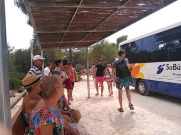 Parada autobús en Costa Nova