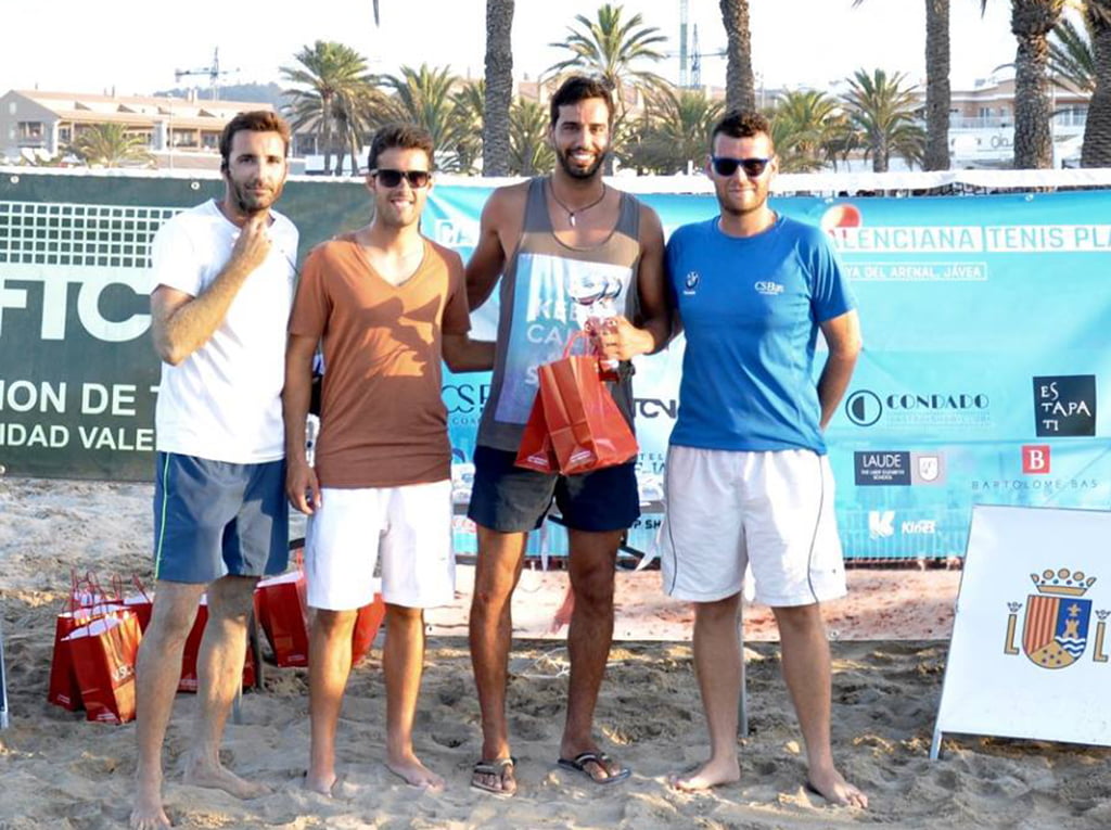 Pareja finalista en el torneo de tenis playa de Xàbia