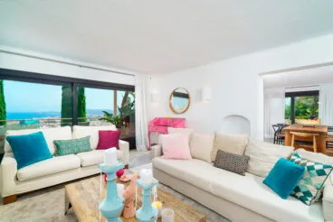 Sala de estar moderna y actual Aguila Rent a Villa