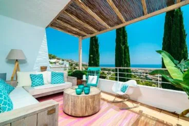 Zona chill out y vistas Aguila Rent a Villa