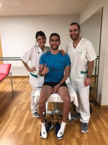 Andrés junto a personal médico