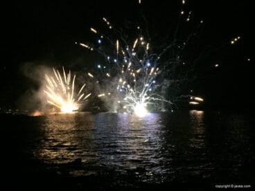 Castillo de fuegos artificiales acuático