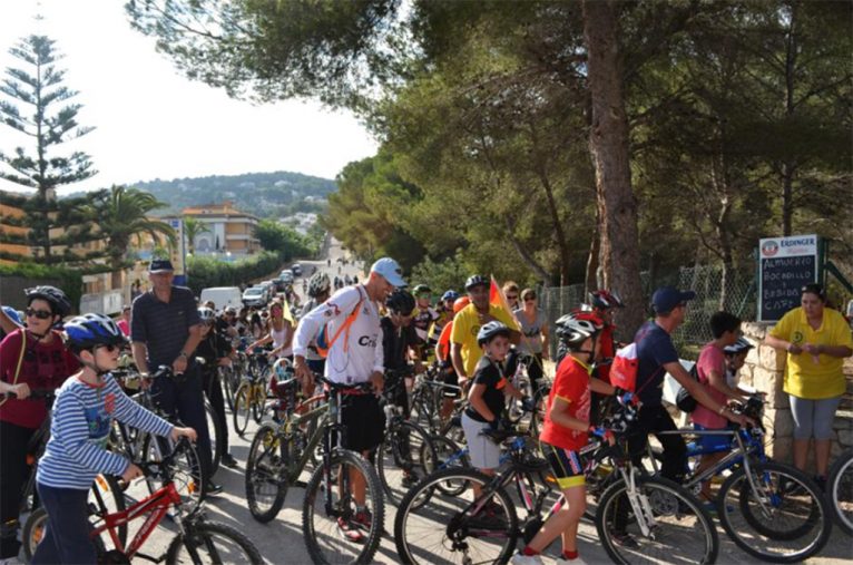 Ciclistas en el Día de la Bicicleta de Xàbia