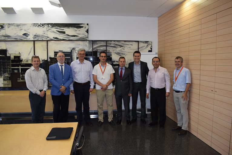 Delegación colombiana junto a los directivos del Hospital de Dénia