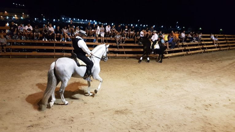 Doma de caballos en fiestas del loreto jávea