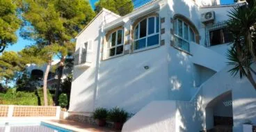 Fachada de la casa Xabiga Inmobiliaria