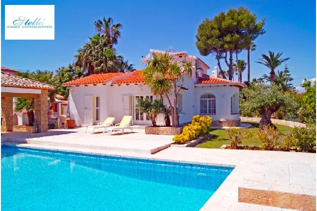 Piscina villa Stella Inmo Consulting