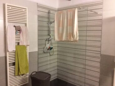 Baño de una casa incendiada