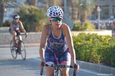 La triatleta dianense en el segmento de bici