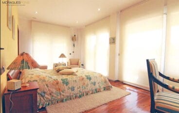 Luminoso dormitorio MORAGUESPONS Mediterranean Houses