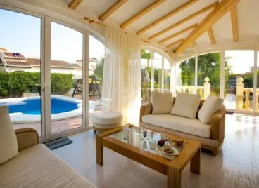 Naya en la terraza Aguila Rent a Villa