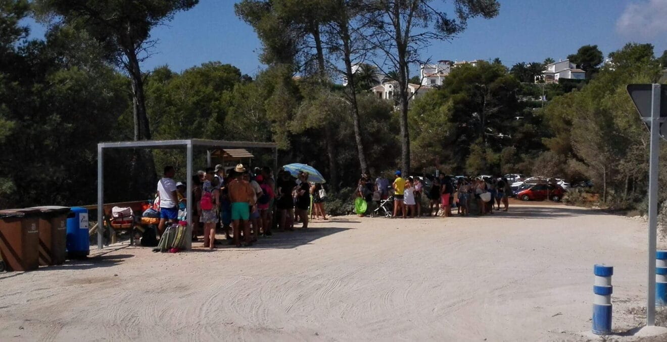 Nueva zona de aparcamiento y parada de bus en Costa Nova