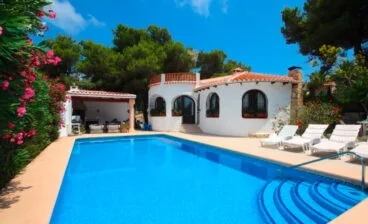 Piscina de la casa Villadom-Spain