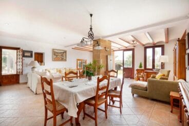 Sala de estar y comedor Quality Rent a Villa