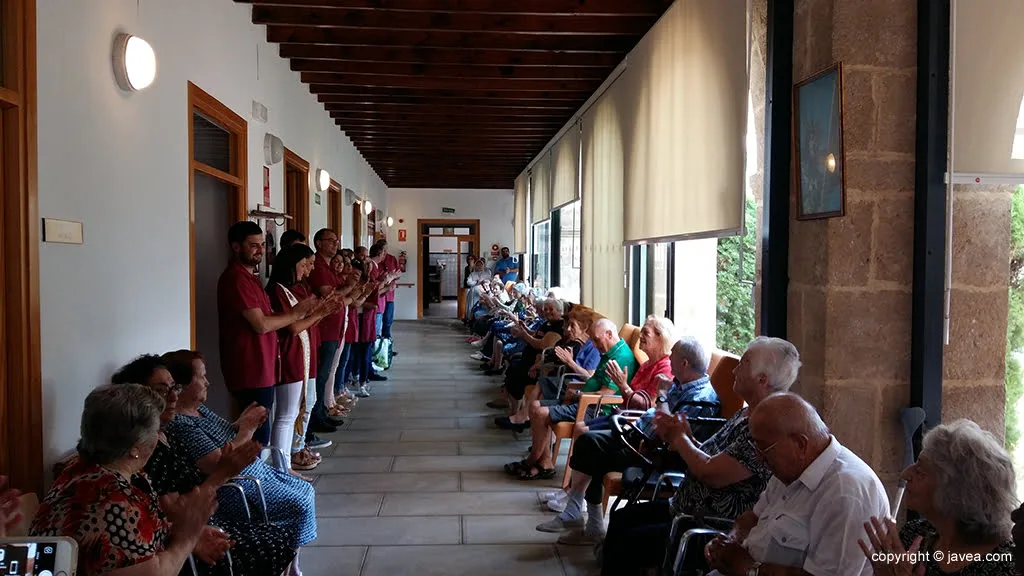 Visita Comisión del Loreto al Centro de Dia