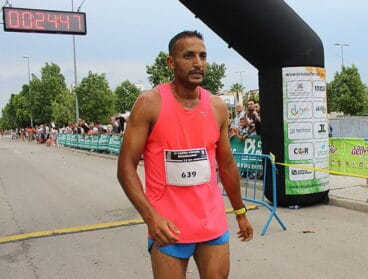 Youssef Ahatach tras cruzar la línea de meta
