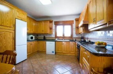 Amplia cocina Casa Monica Aguila Rent a Villa
