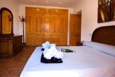 Amplio dormitorio Casa Monica Aguila Rent a Villa