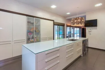 Cocina amplia Property Finder Spain