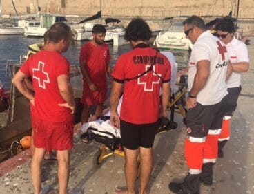 Efectivos Cruz Roja tras un rescate