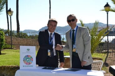 José Chulvi junto a un representante de Biosphere