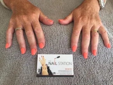 Manicura naranja The Nail Station
