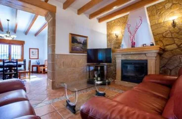 Sala de estar y comedor Casa Monica Aguila Rent a Villa