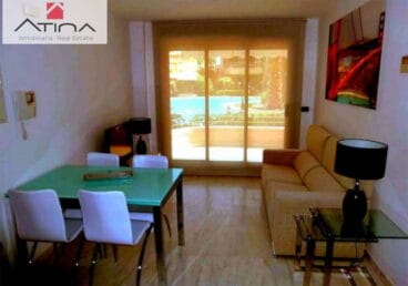 Salón-comedor vistas piscina Atina Inmobiliaria