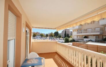 Amplia terraza Villadom Spain