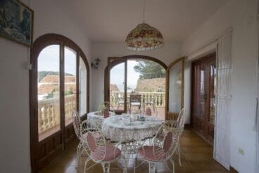 Comedor y terraza de la Casa una Quality Rent a Villa
