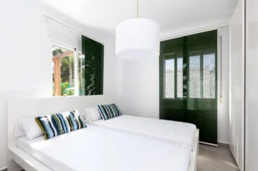 Dormitorio moderno y actual Quality Rent a Villa