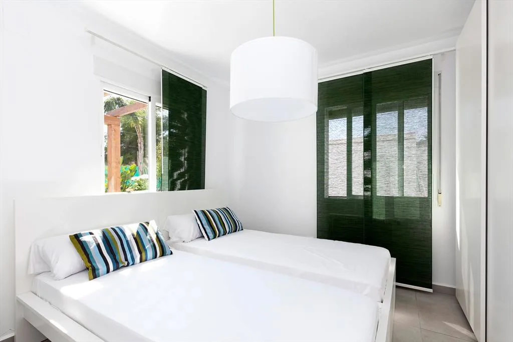 Dormitorio moderno y actual Quality Rent a Villa