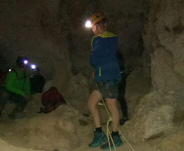 En el interior de la cueva de la Punta