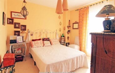 Habitación luminosa MORAGUESPONS Mediterranean Houses