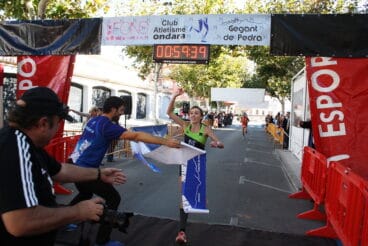 Mª Isabel Ferrer entrando en meta