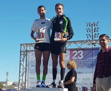 Moha Rida y Víctor Fernández en el podio