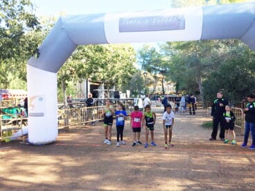 Niños y niñas a punto de salir